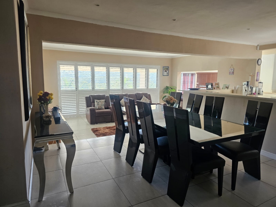 5 Bedroom Property for Sale in Gonubie North Eastern Cape